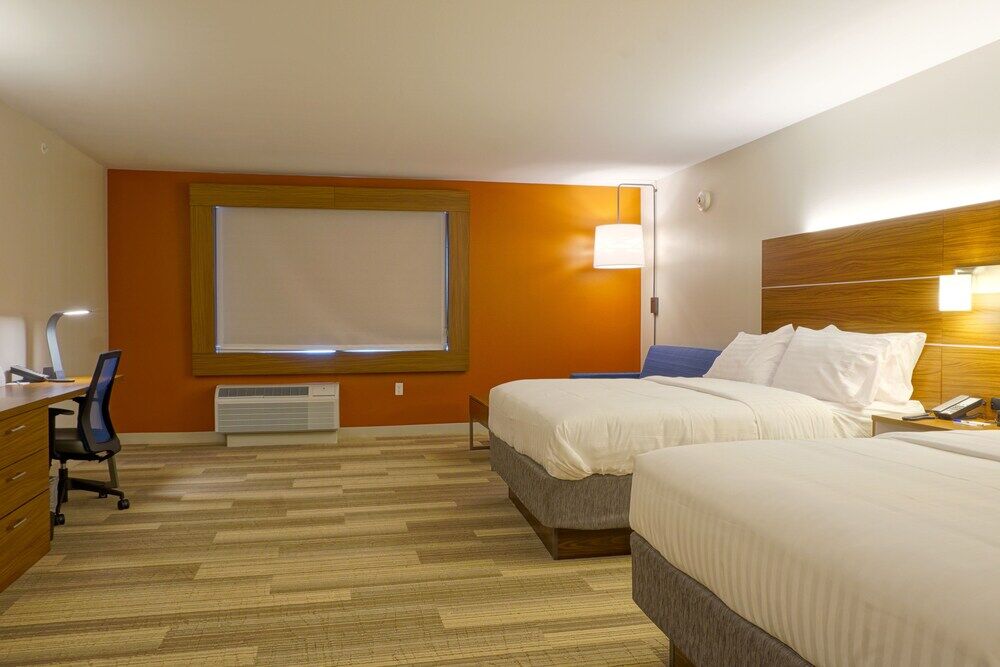 Express & - Millard Area By Ihg Hotel 3*