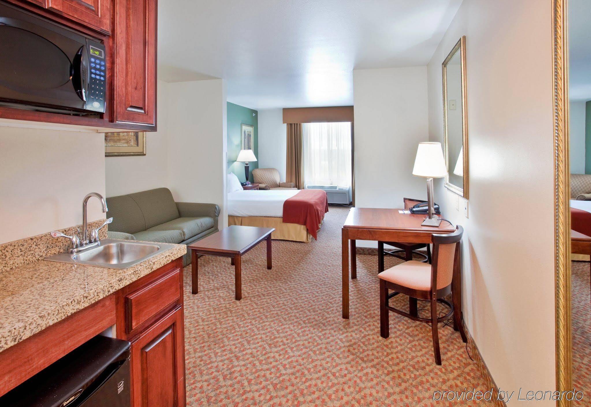 Express & Cherry Hills By Ihg 2* Omaha