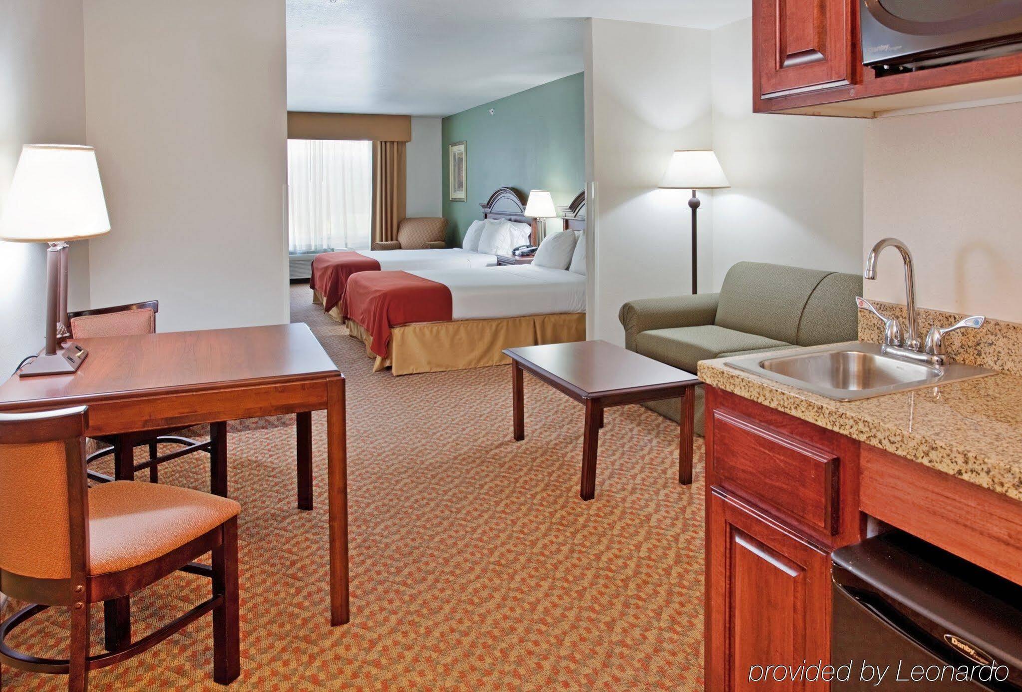 Express & Cherry Hills By Ihg Hotel Omaha