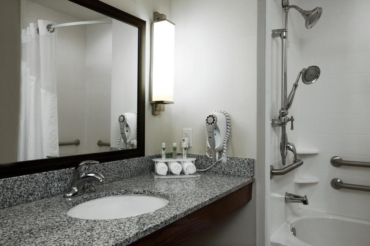Hotel Express & South Ralston Arena By Ihg Omaha