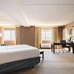 Wyndham Omaha Hotel - West Dodge