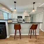 Joslyn 1- Newly Refinished 1 Bdrm