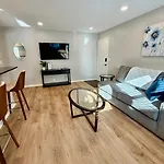 Joslyn 1- Newly Refinished 1 Bdrm