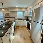 Joslyn 1- Newly Refinished 1 Bdrm