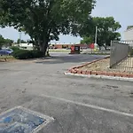 Travel Inn By Oyo Omaha