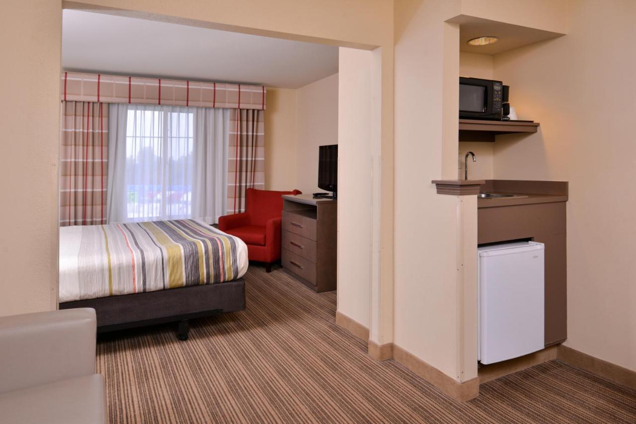 Country & By Radisson, Airport, Ia Hotel