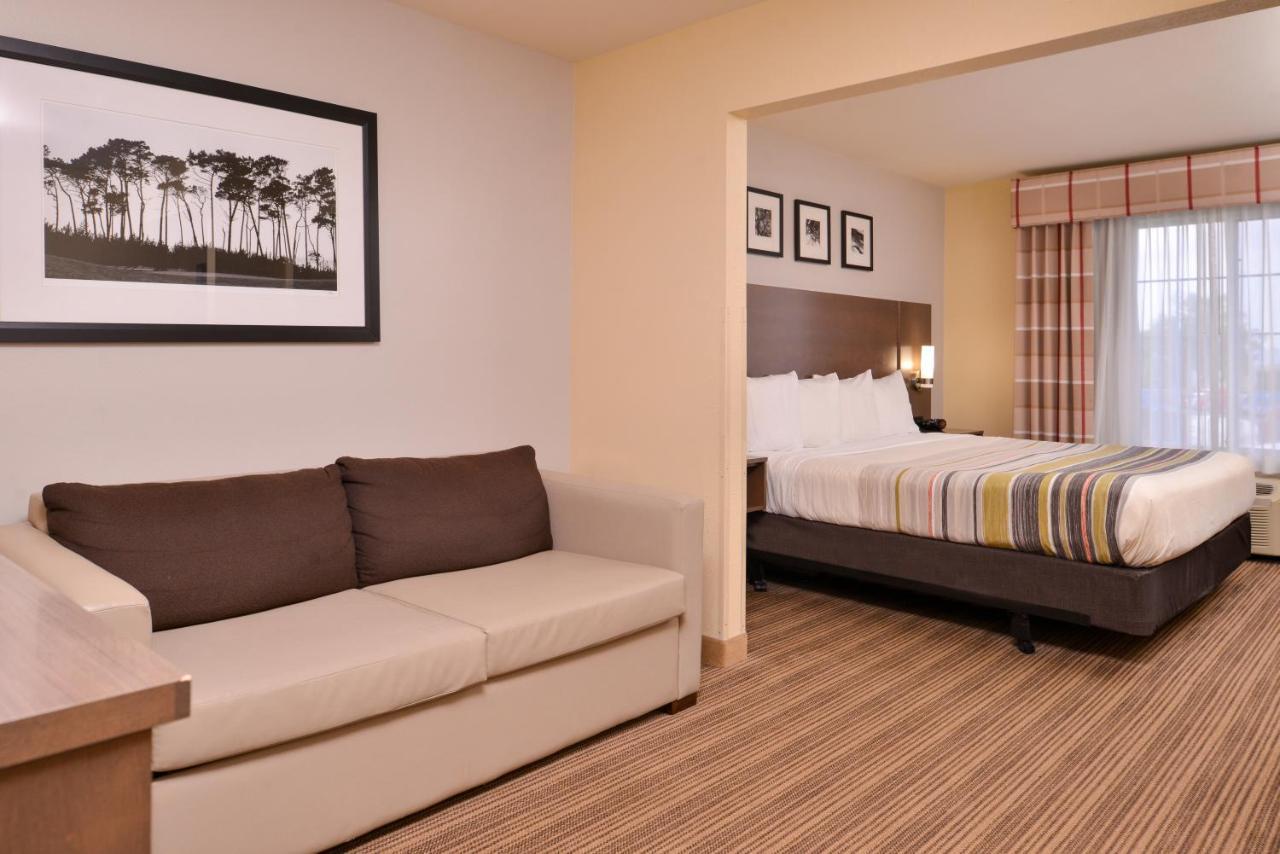 Country & By Radisson, Airport, Ia Hotel