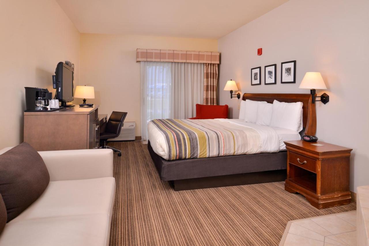 Hotel Country & By Radisson, Airport, Ia