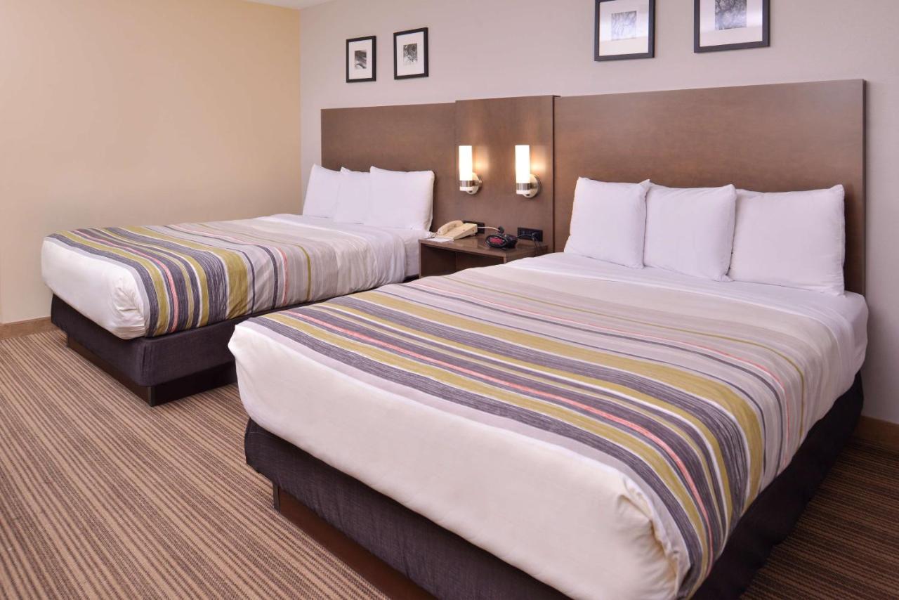 Country & By Radisson, Airport, Ia Hotel