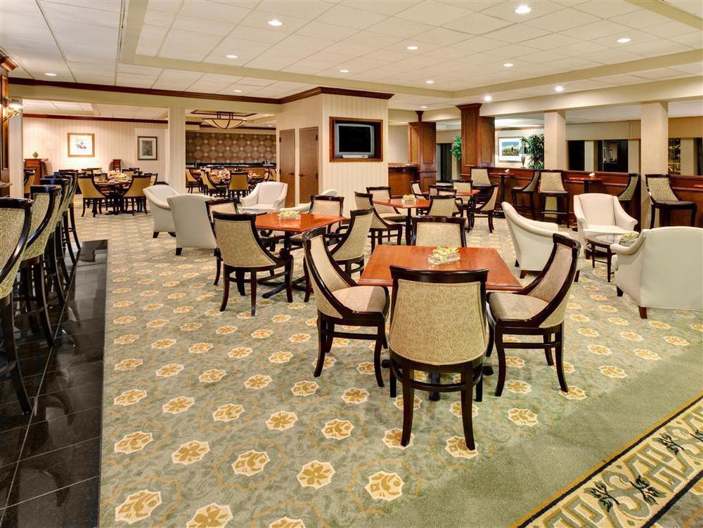 Wyndham - West Dodge Hotel Omaha