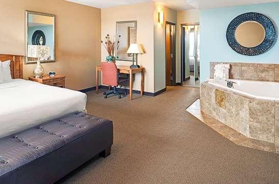 Hotel Coco Key Water Omaha