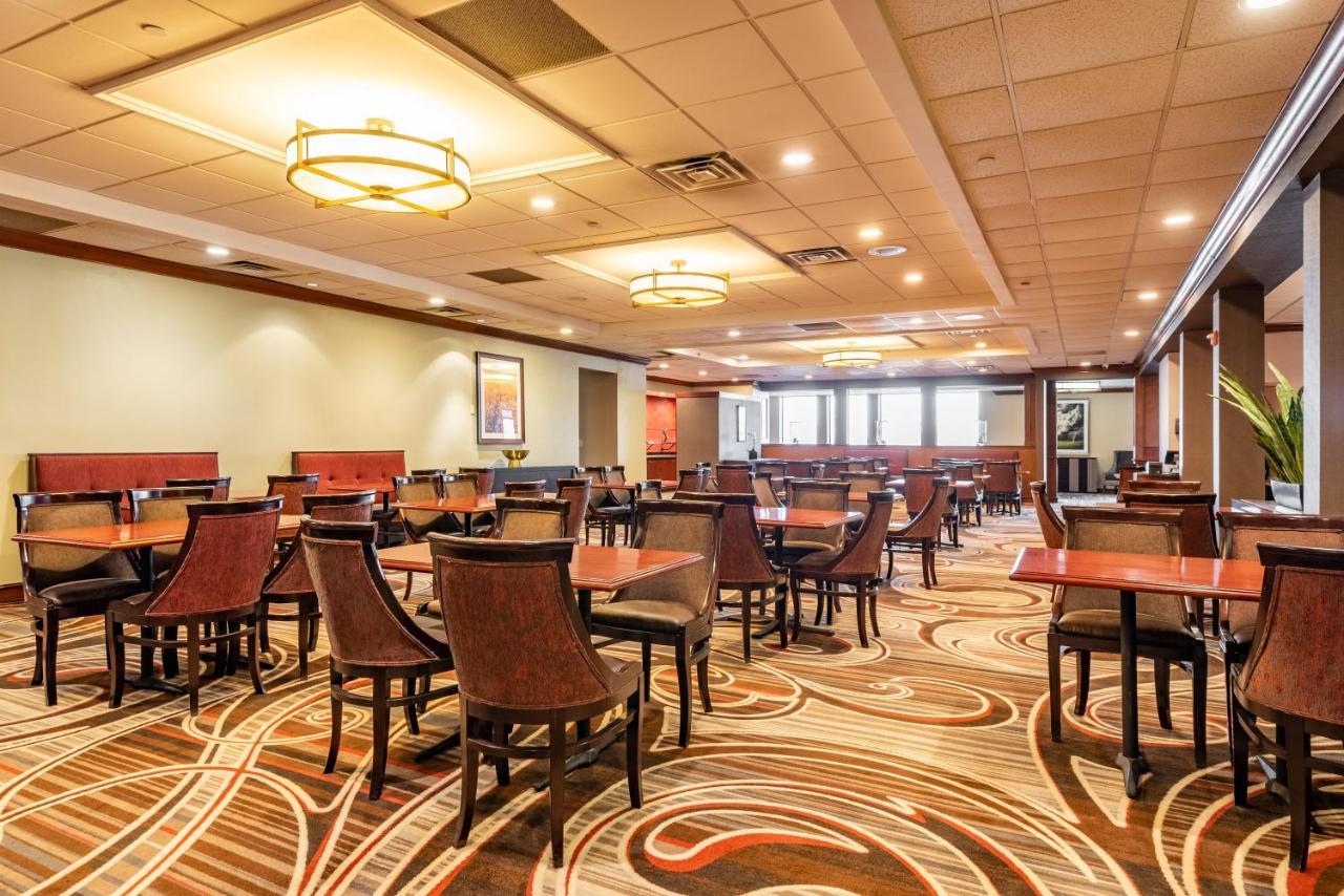 Wyndham - West Dodge Hotel