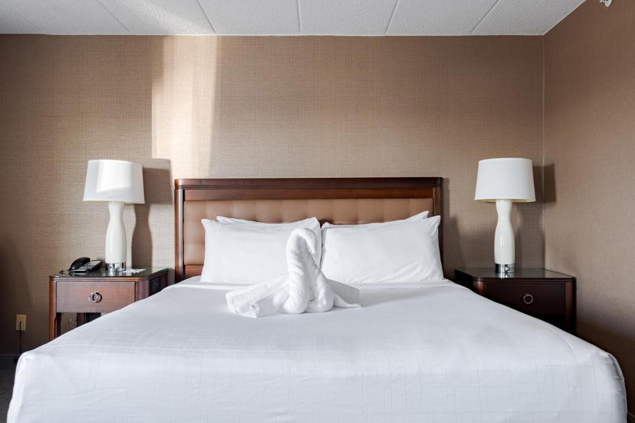 Wyndham - West Dodge Hotel Omaha