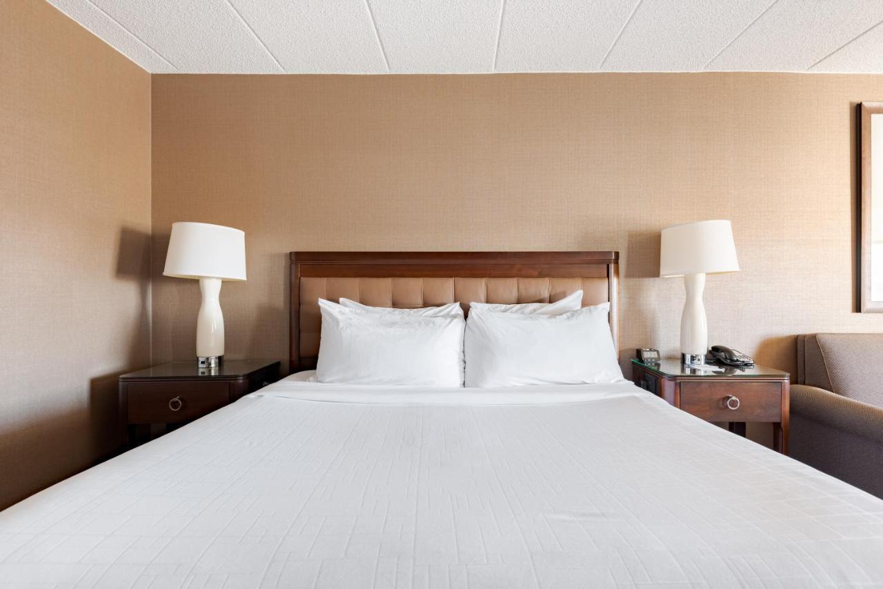 Wyndham - West Dodge