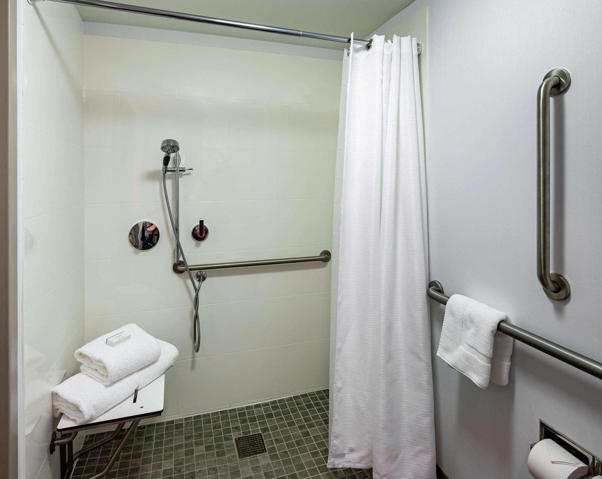 Hilton Garden Downtown-old Market Area 3*