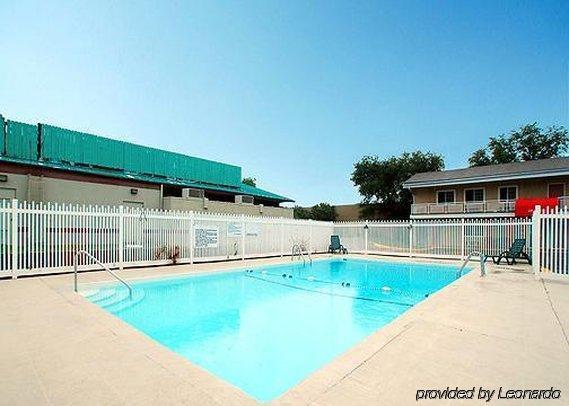Rodeway West Dodge Hotel 2*