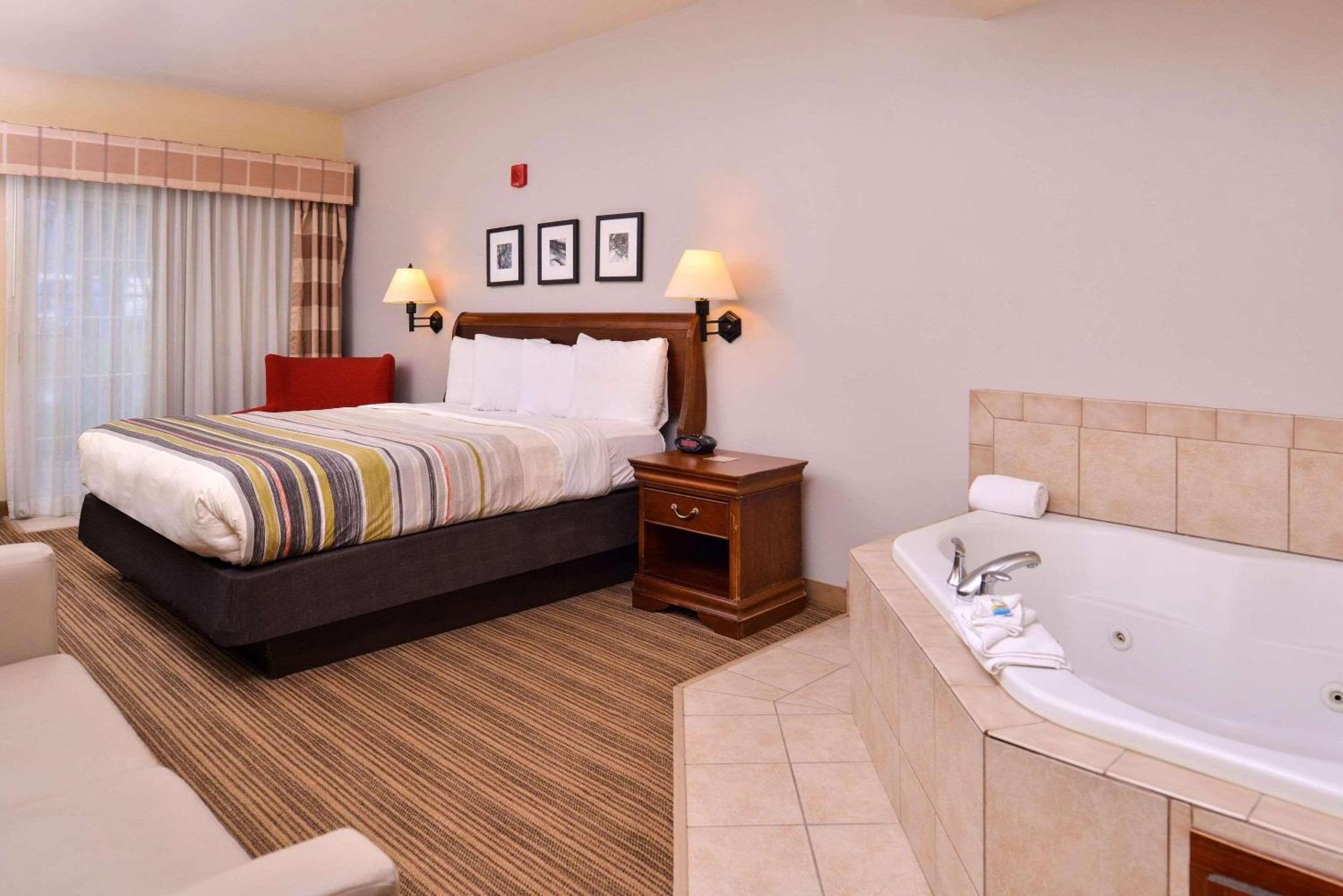 Country & By Radisson, Airport, Ia Hotel Omaha