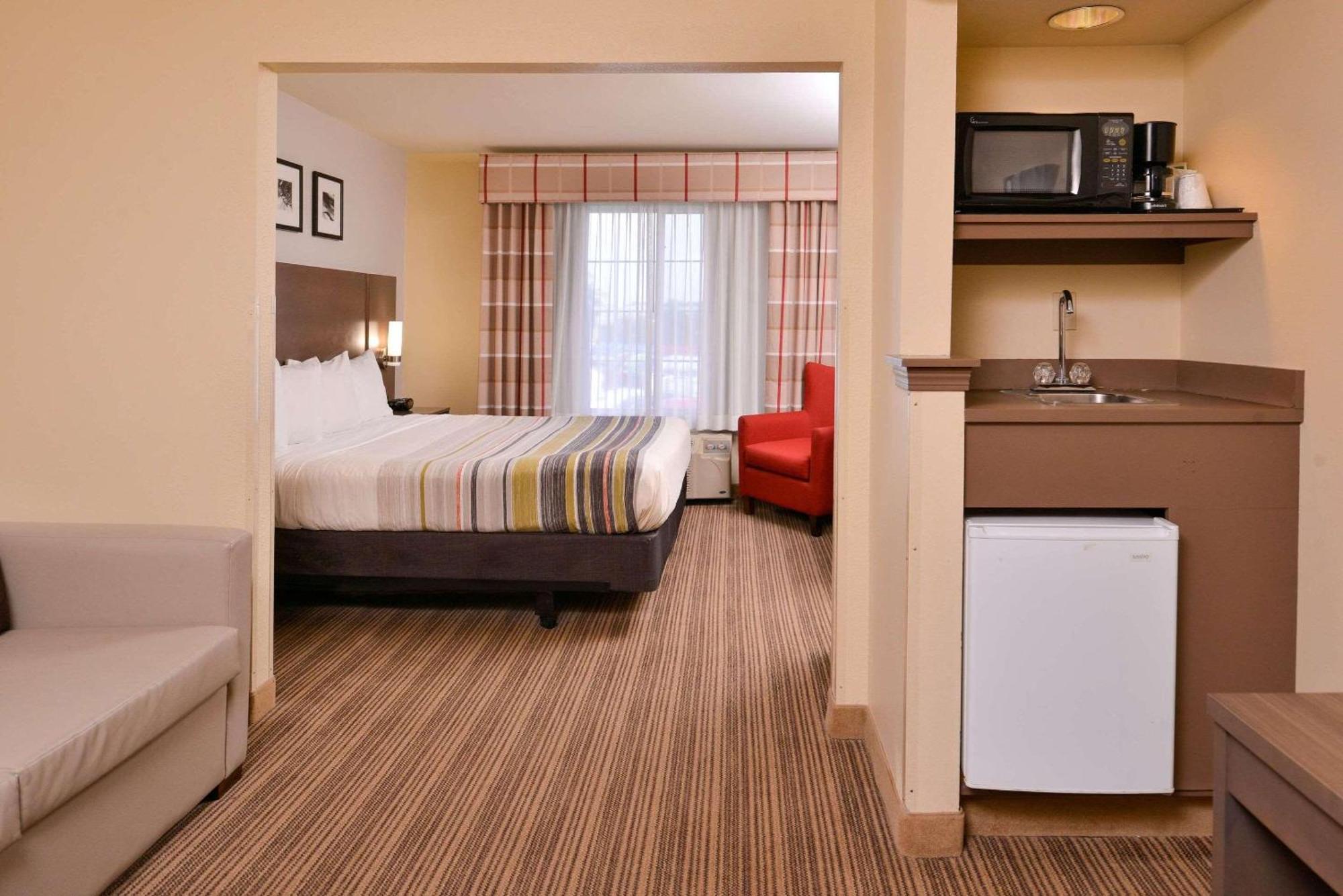 Country & By Radisson, Airport, Ia Omaha