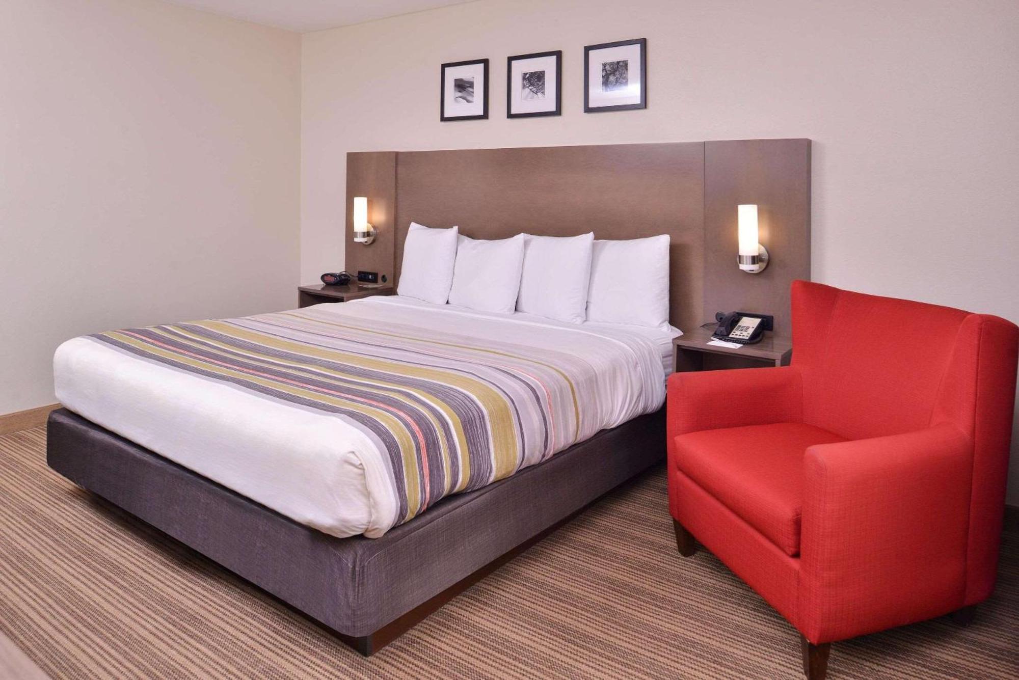 Country & By Radisson, Airport, Ia Hotel