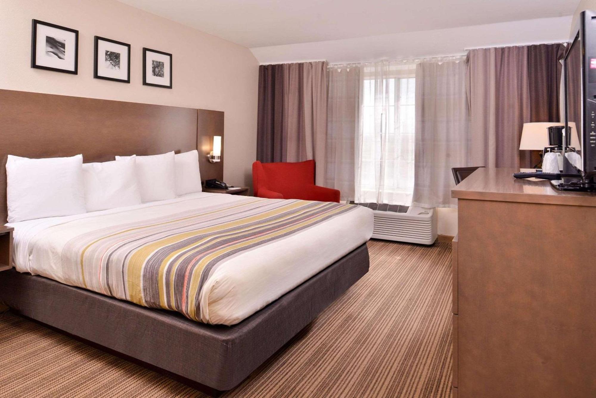 Country & By Radisson, Airport, Ia Hotel 3*