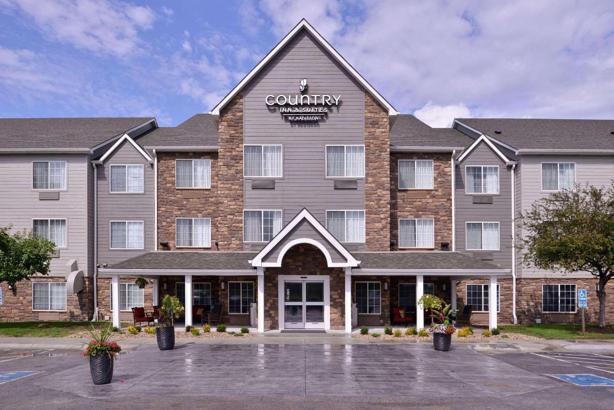 Hotel Country & By Radisson, Airport, Ia 3*