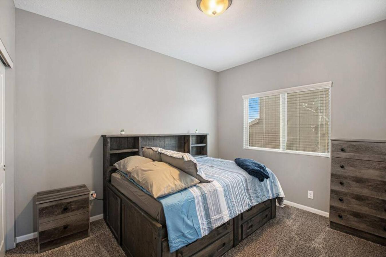 Stylish Retreat Master Holiday home Omaha