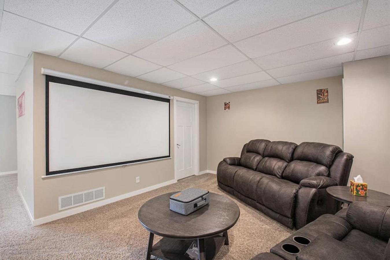 Stylish Retreat Master Holiday home Omaha