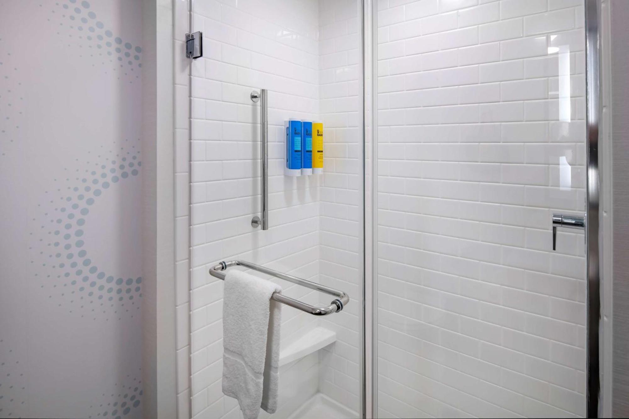 Hotel Tru By Hilton I 80 At 72nd Street, Ne 3*