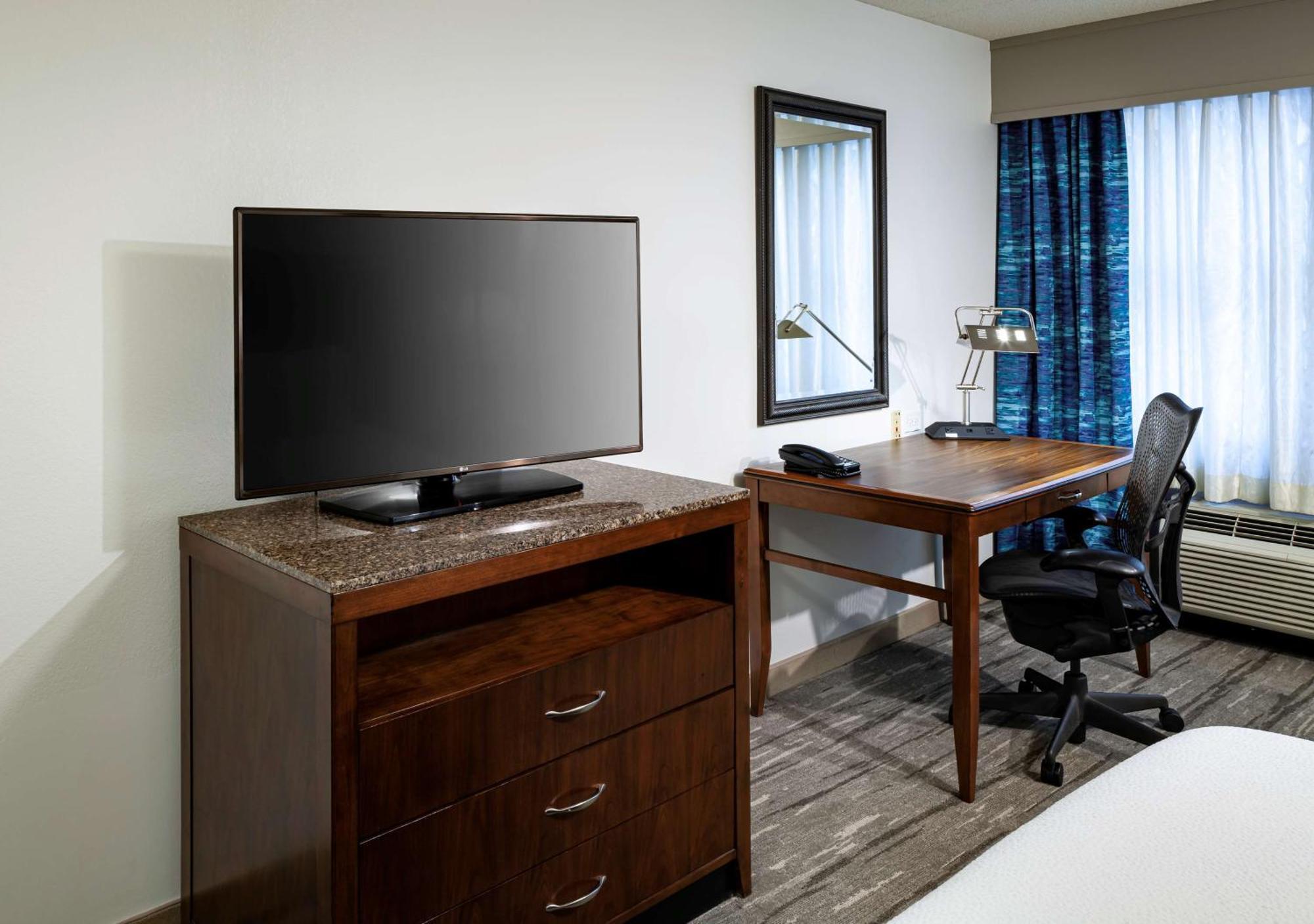 Hilton Garden Downtown-old Market Area 3*