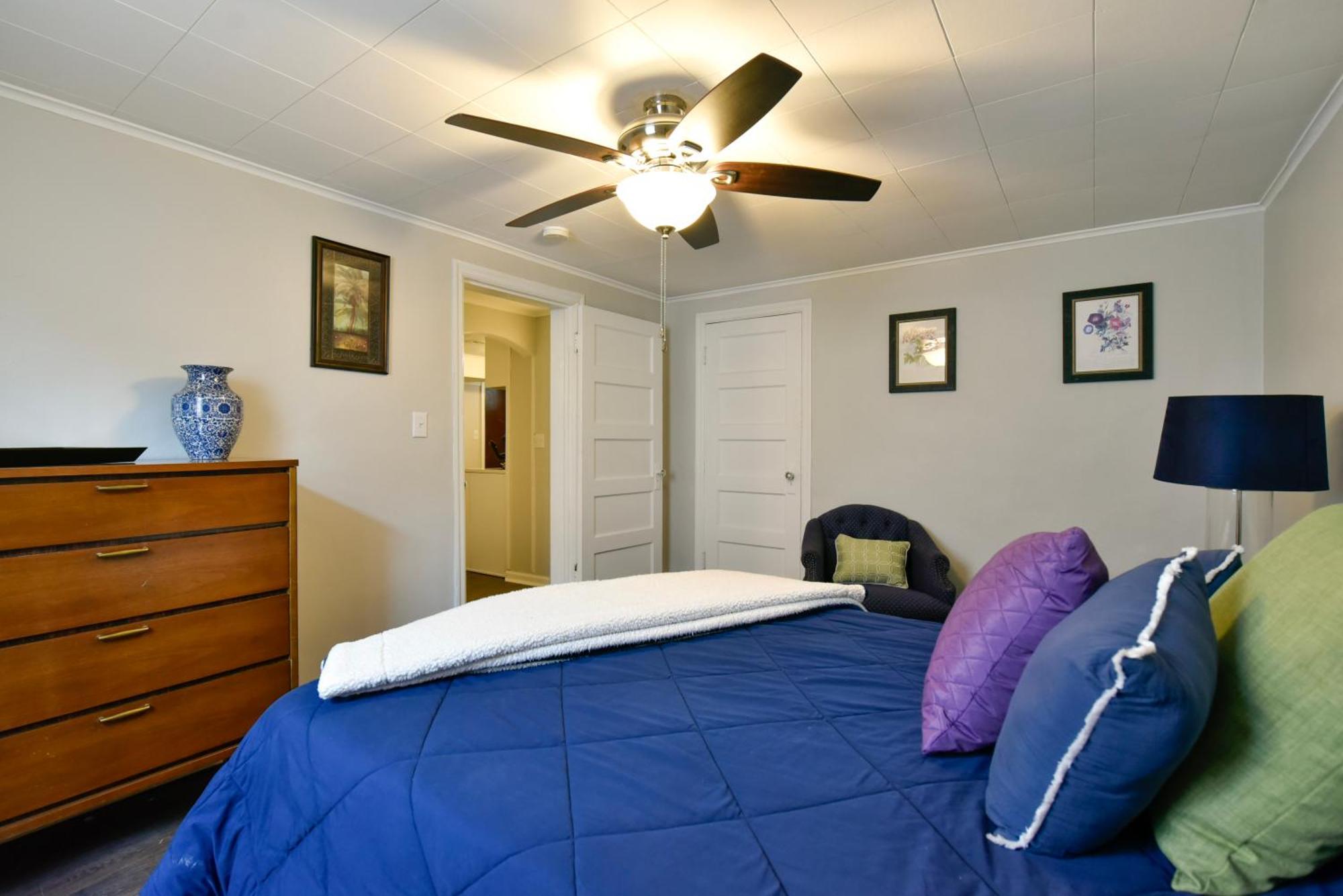 Comfy 1br King Near Hotspots * Omaha