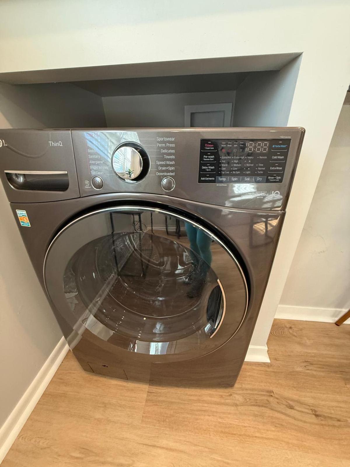 Joslyn 1- Newly Refinished 1 Bdrm *