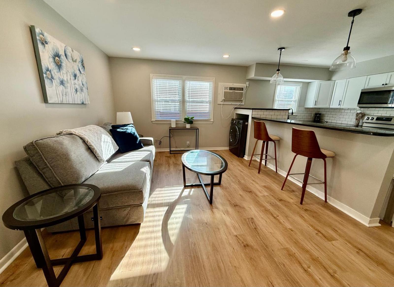 Apartment Joslyn 1- Newly Refinished 1 Bdrm
