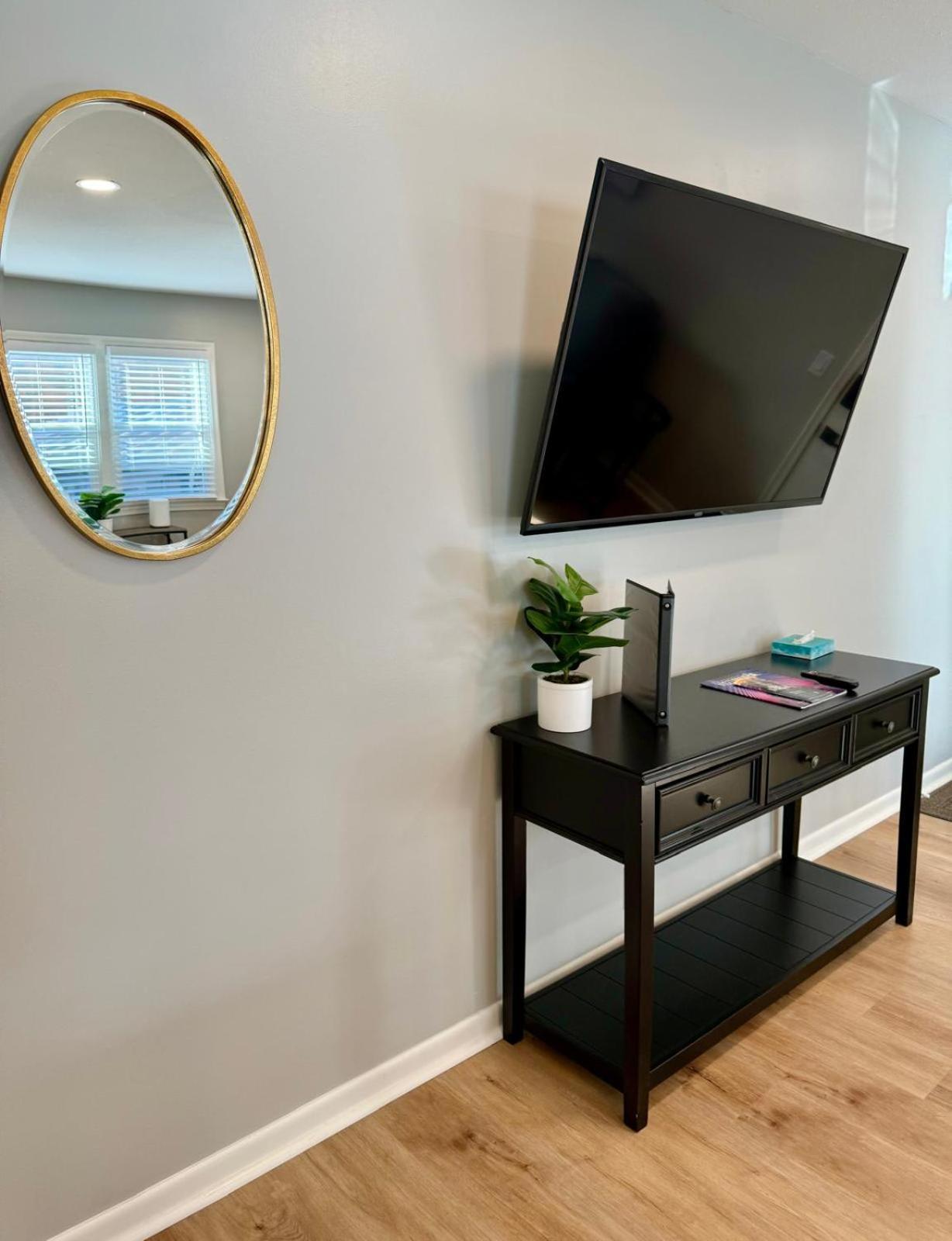 Joslyn 1- Newly Refinished 1 Bdrm Omaha
