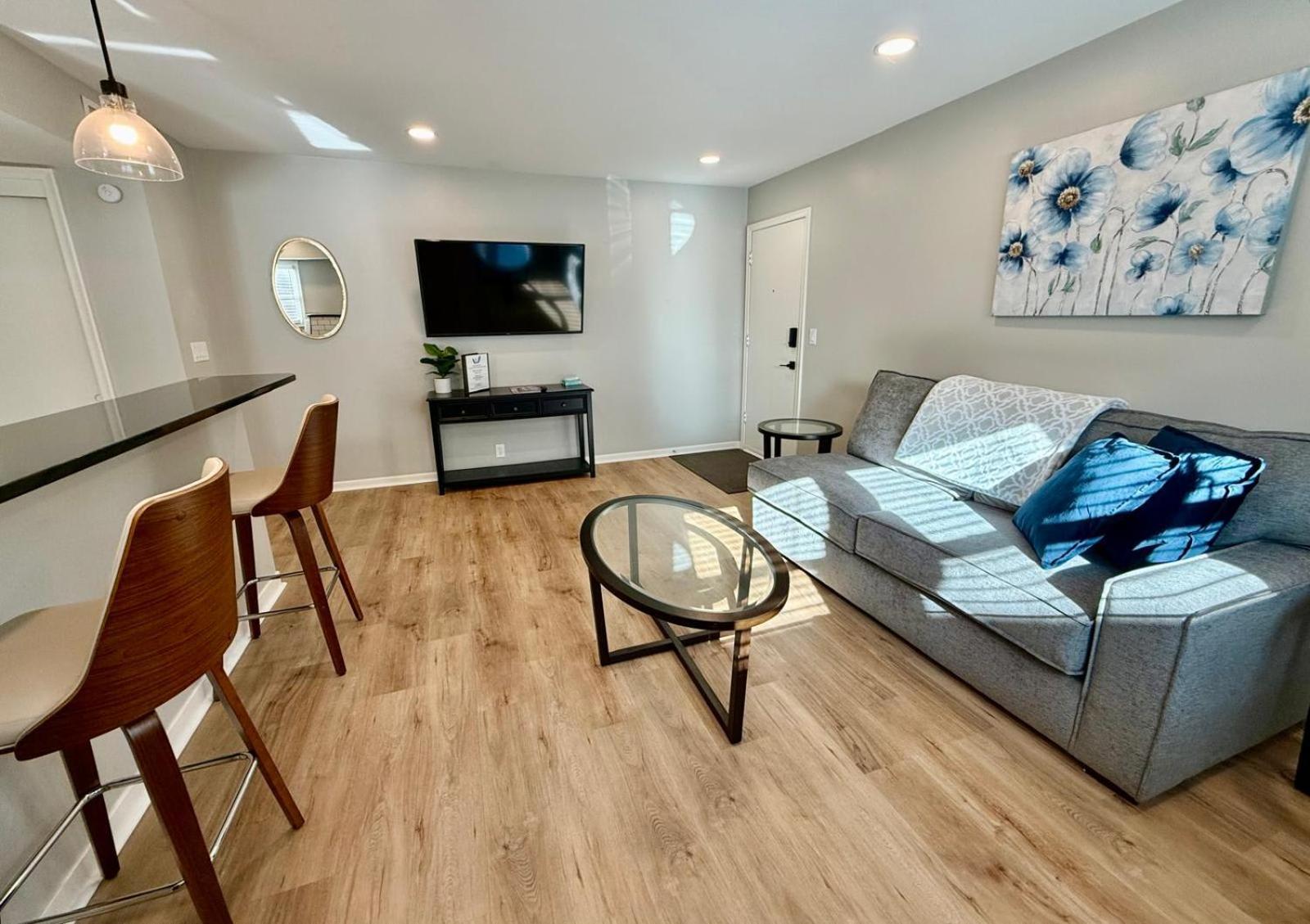 Apartment Joslyn 1- Newly Refinished 1 Bdrm *