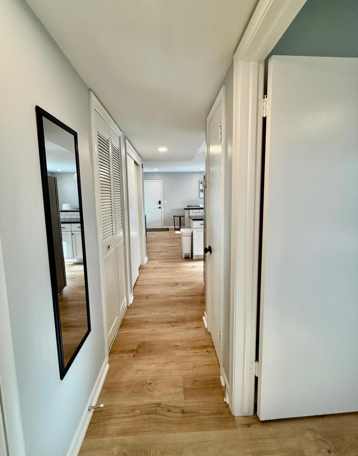 Joslyn 1- Newly Refinished 1 Bdrm Apartment *