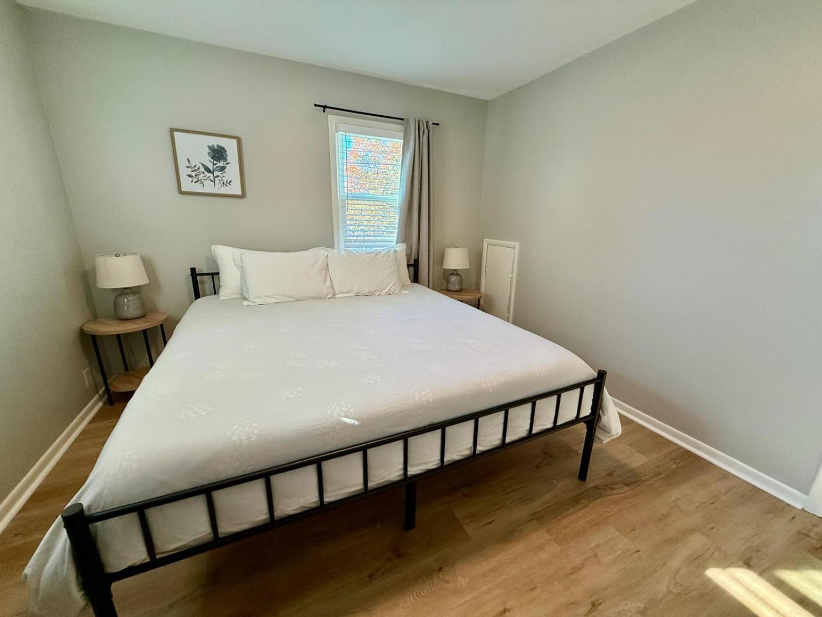 Joslyn 1- Newly Refinished 1 Bdrm Omaha