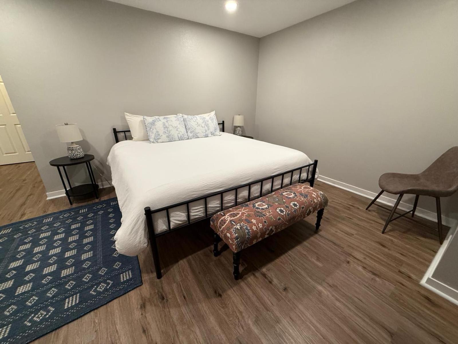 Aksarben 2 Bedroom-close To I80 Apartment *