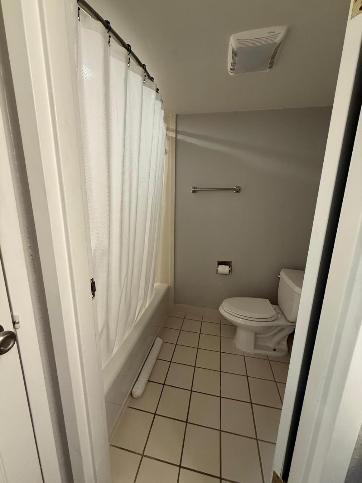 Aksarben 2 Bedroom-close To I80 * Omaha