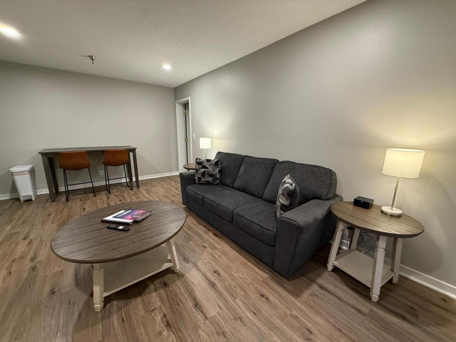 Aksarben 2 Bedroom-close To I80 Apartment *