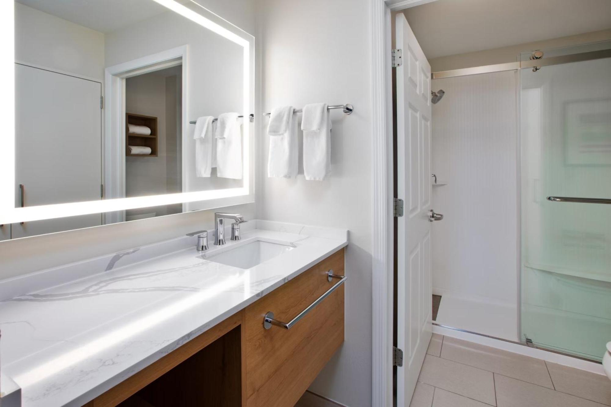 Staybridge 80th And Dodge By Ihg Hotel 3*