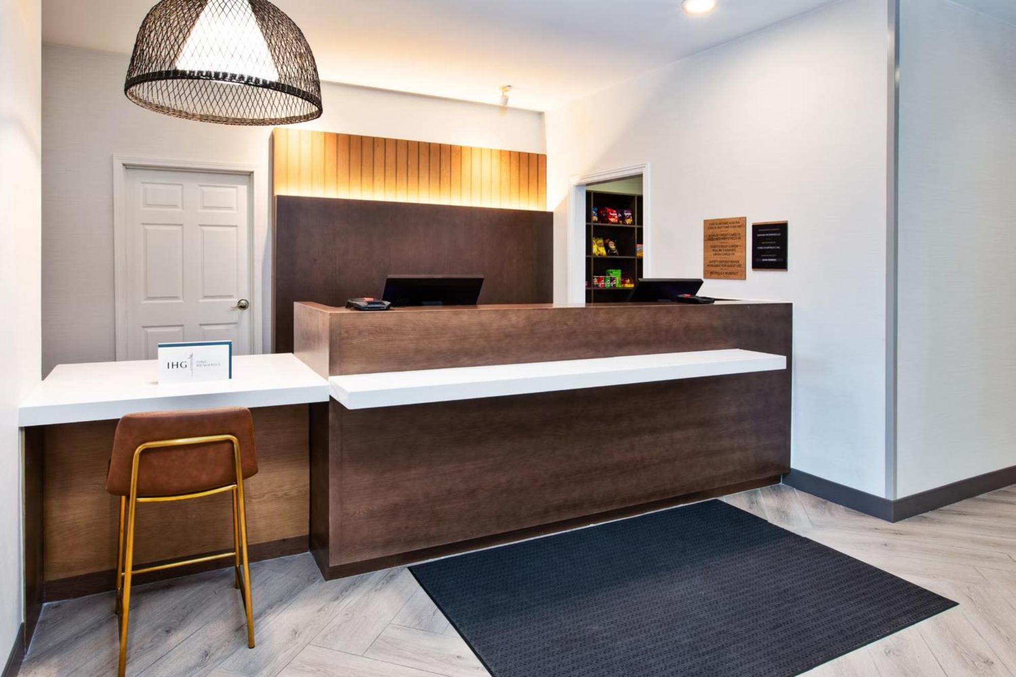 Hotel Staybridge 80th And Dodge By Ihg 3*