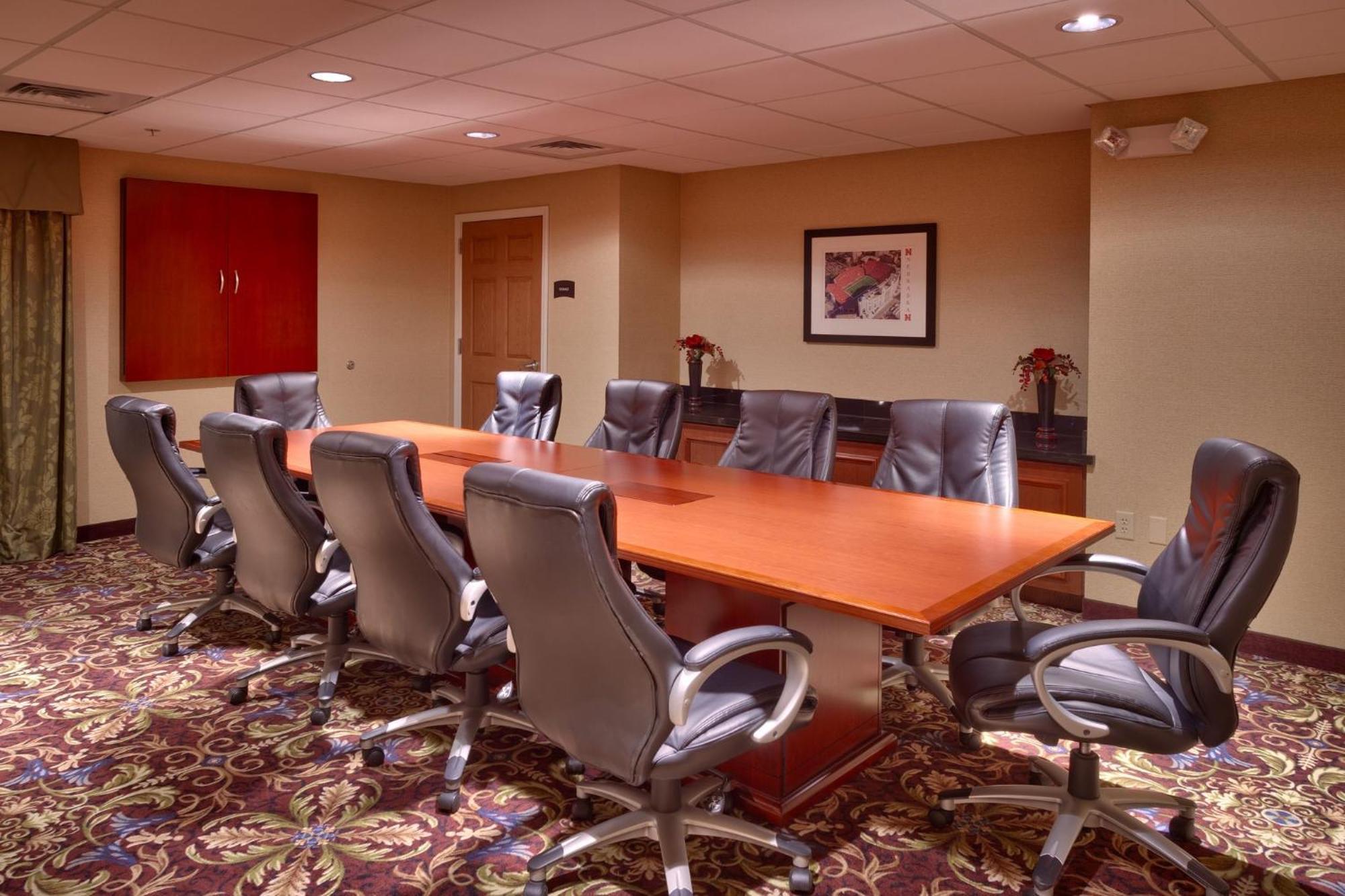 Hotel Staybridge 80th And Dodge By Ihg