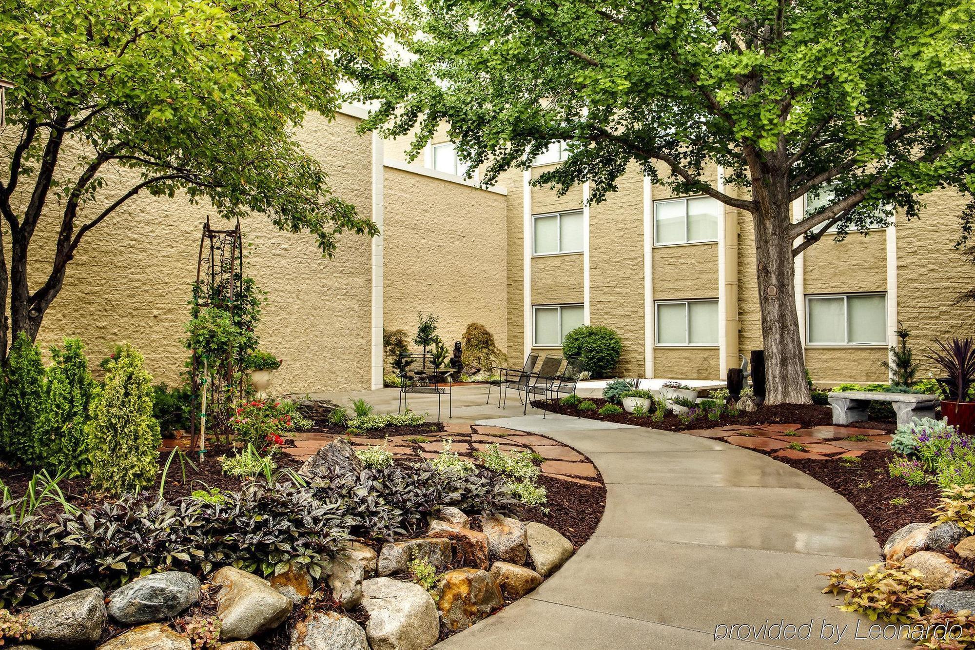 Wyndham - West Dodge Hotel 3*