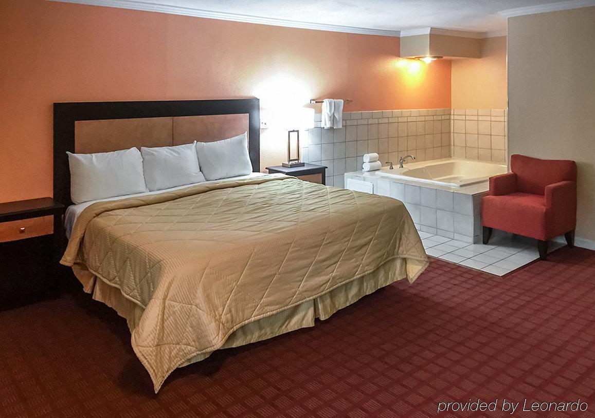 Hotel Rodeway West Dodge