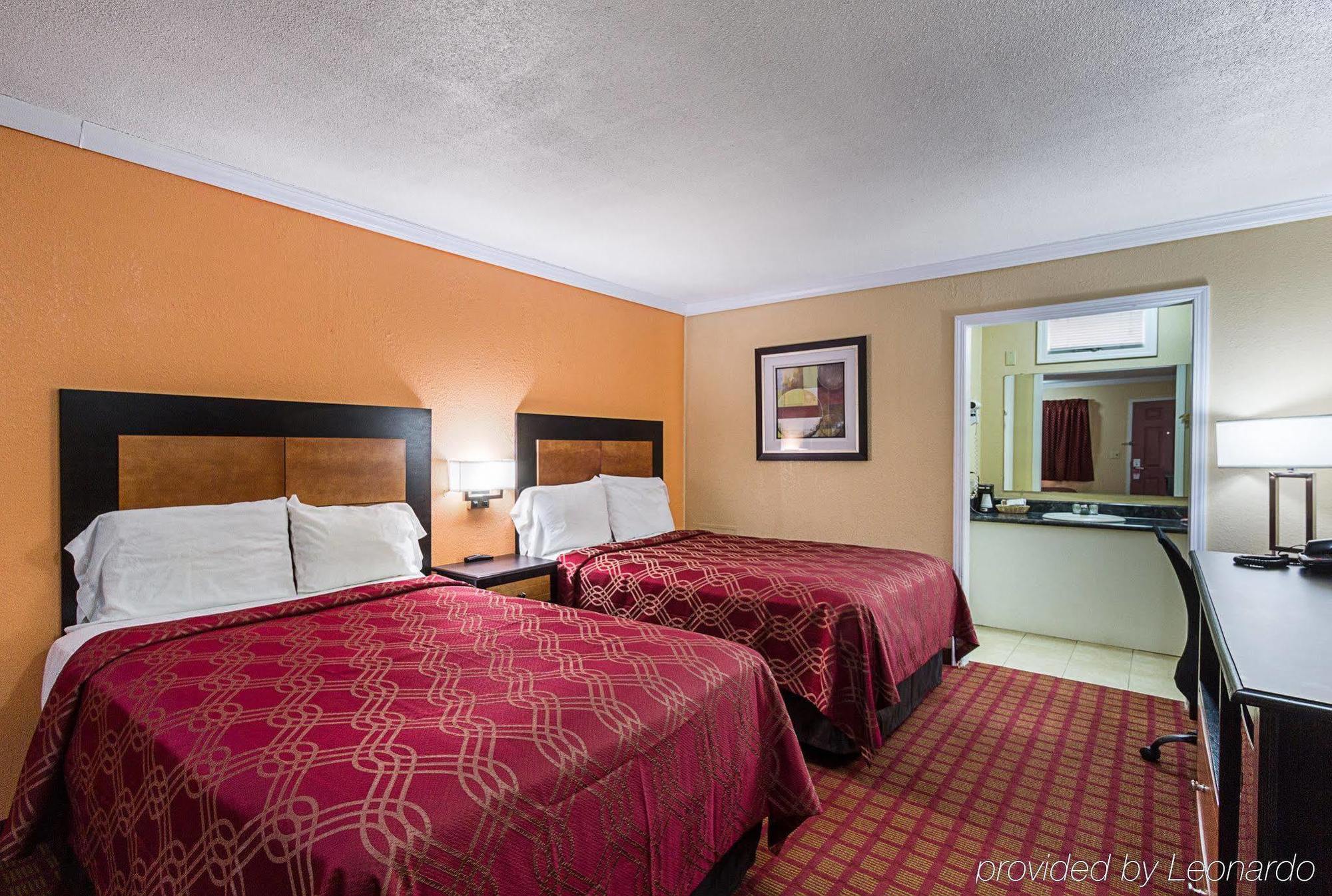 Hotel Rodeway West Dodge 2*