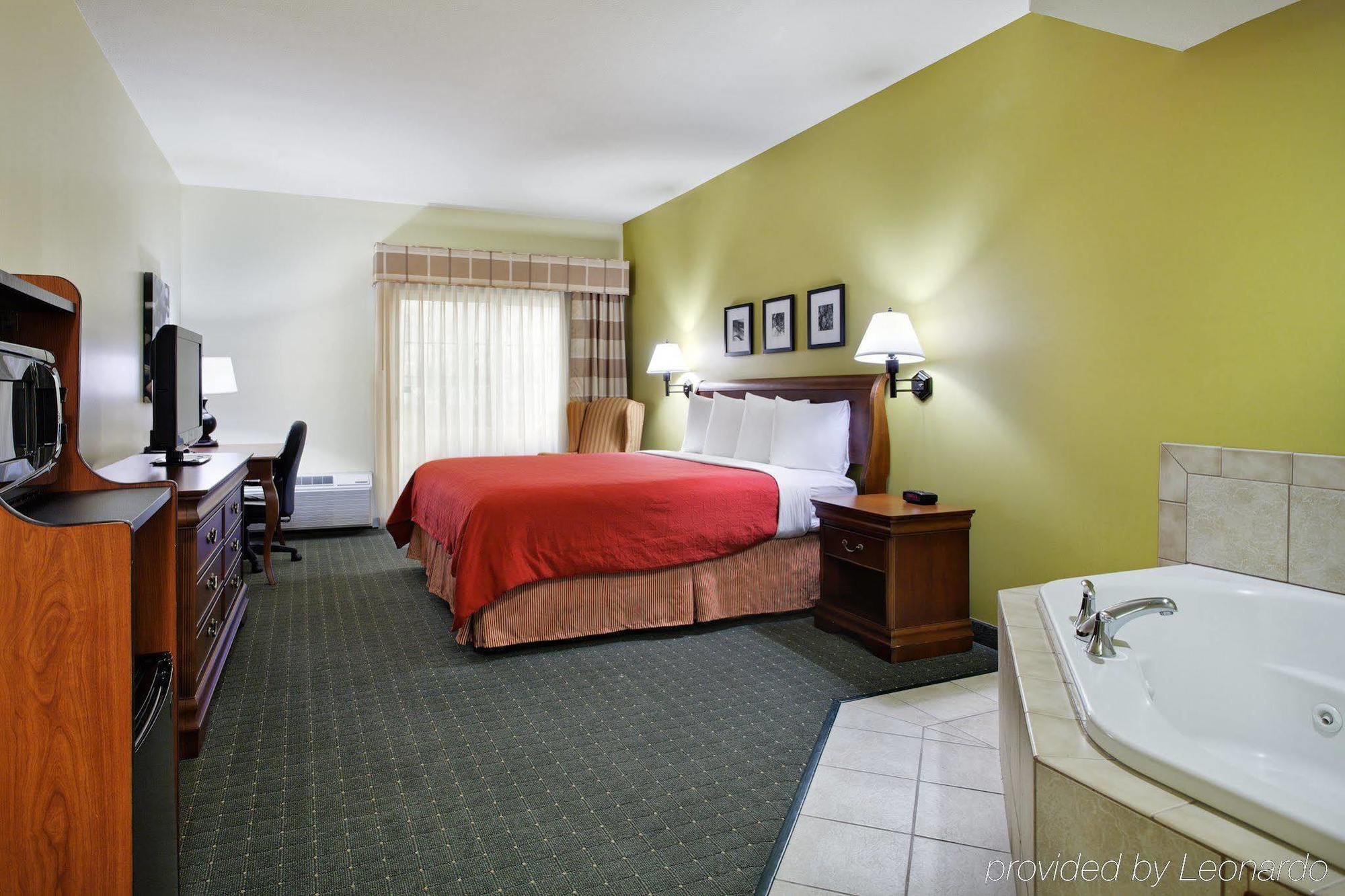 Country & By Radisson, Airport, Ia Hotel 3*