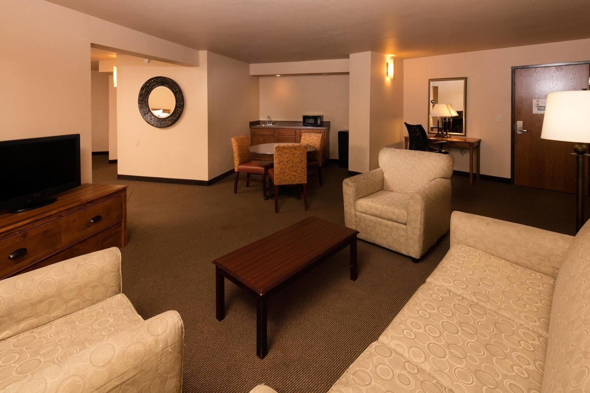 Ramada Plaza By Wyndham Hotel