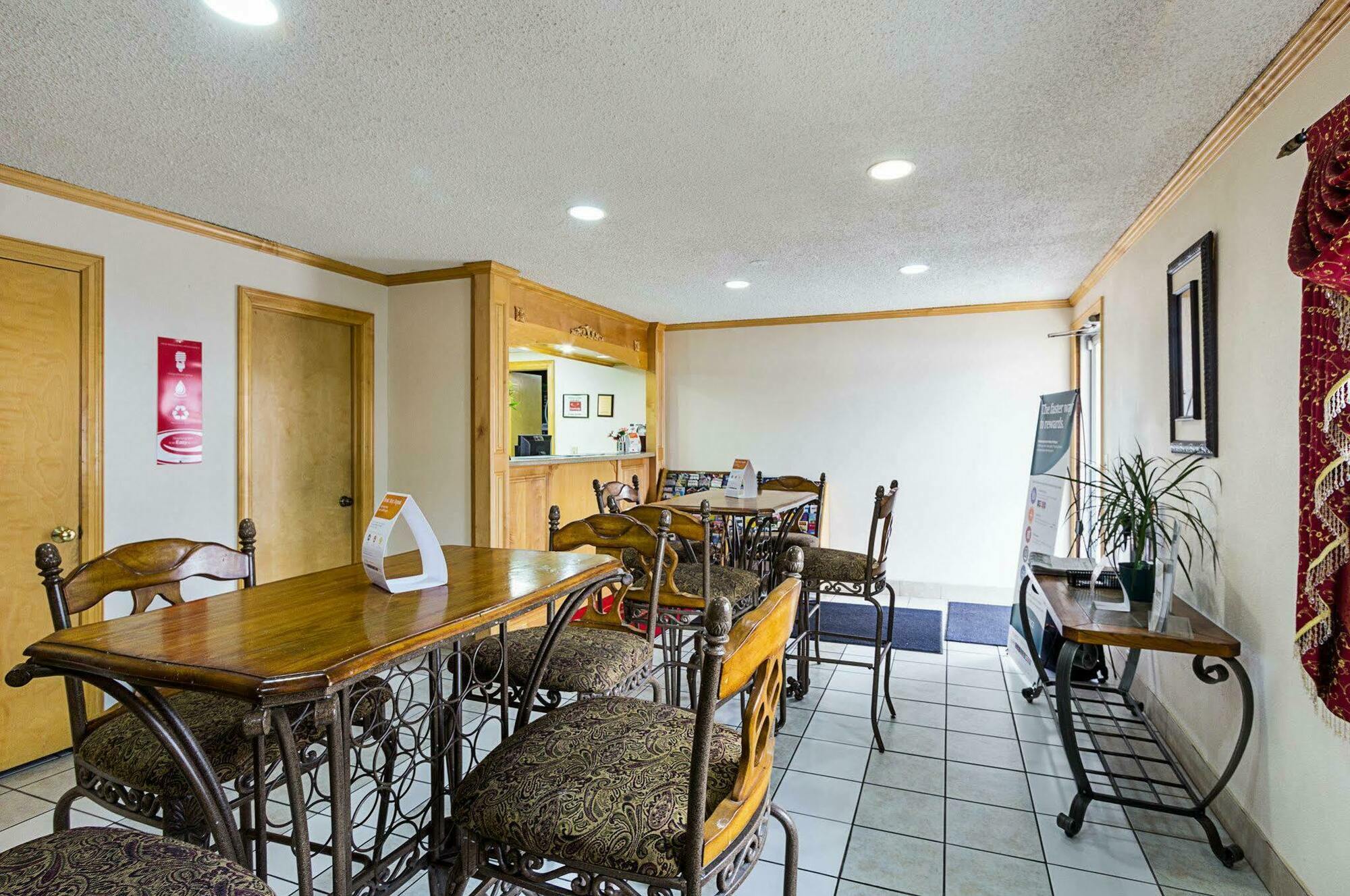 Hotel Rodeway West Dodge